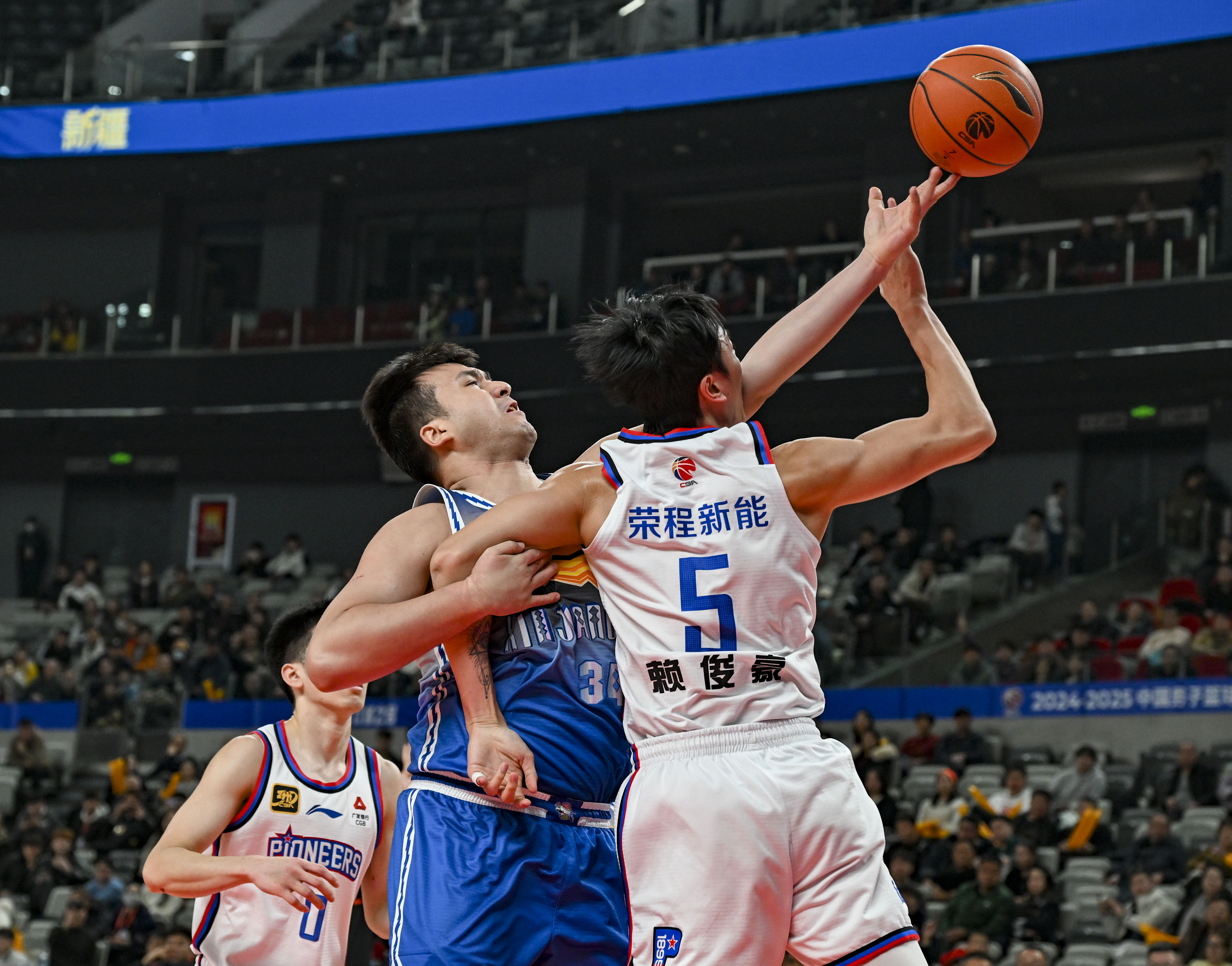 阿克苏地市主场战胜天津泰达，迎来赛季首胜的简单介绍