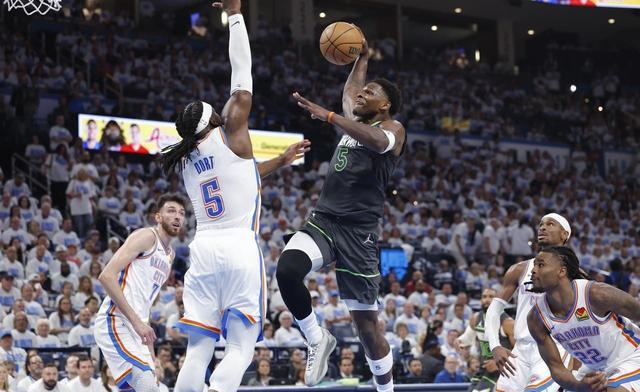 年轻球员崭露头角，帮助球队取得三分