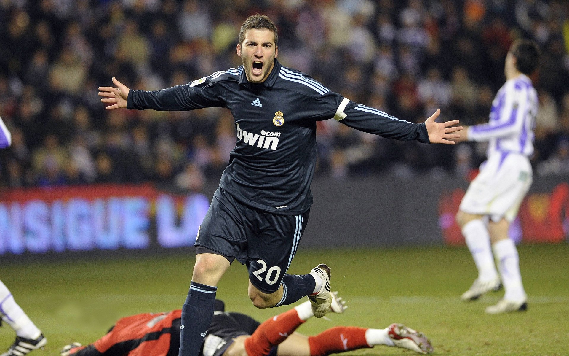 DWG不断突破!,德罗巴连续三场比赛得分超过夺冠气势如虹延续